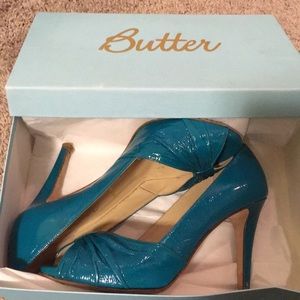 Butter Cruz Peep Toe Heels in Turquoise (US 8)